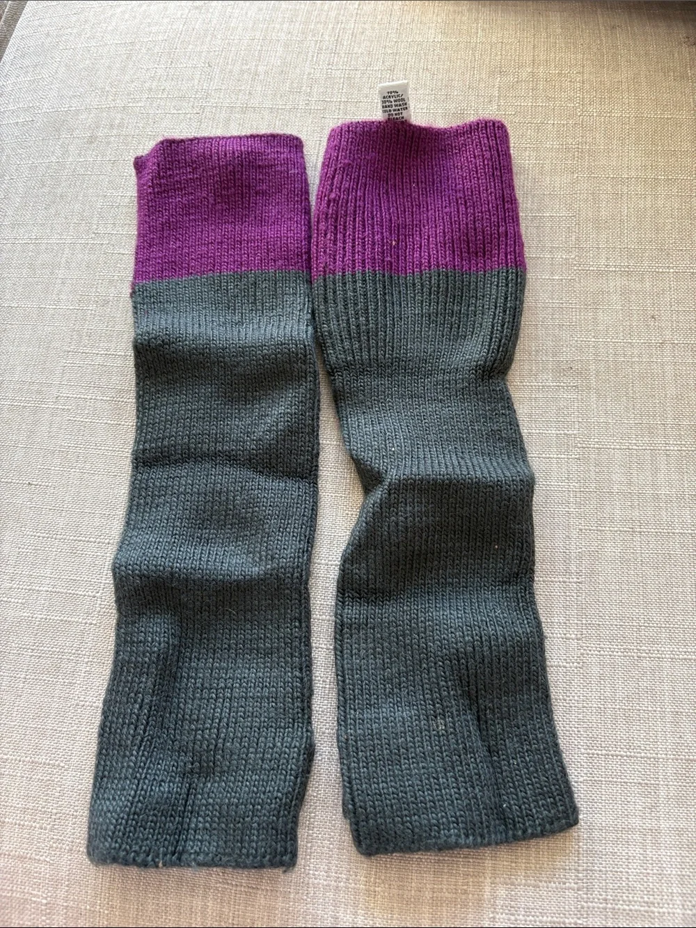GAP Women's Gray Knit Arm Warmers with Purple Cuff
